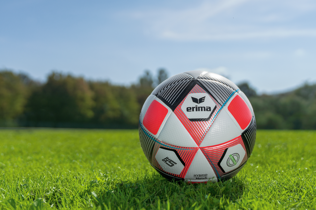 Fußball "Hybrid Match"